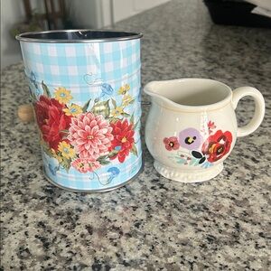 The Pioneer Woman 3C Tin Flour Sifter and Creamer 1 cup